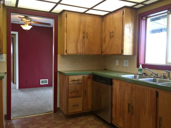 310 SE Pine St, Roseburg, OR 97470